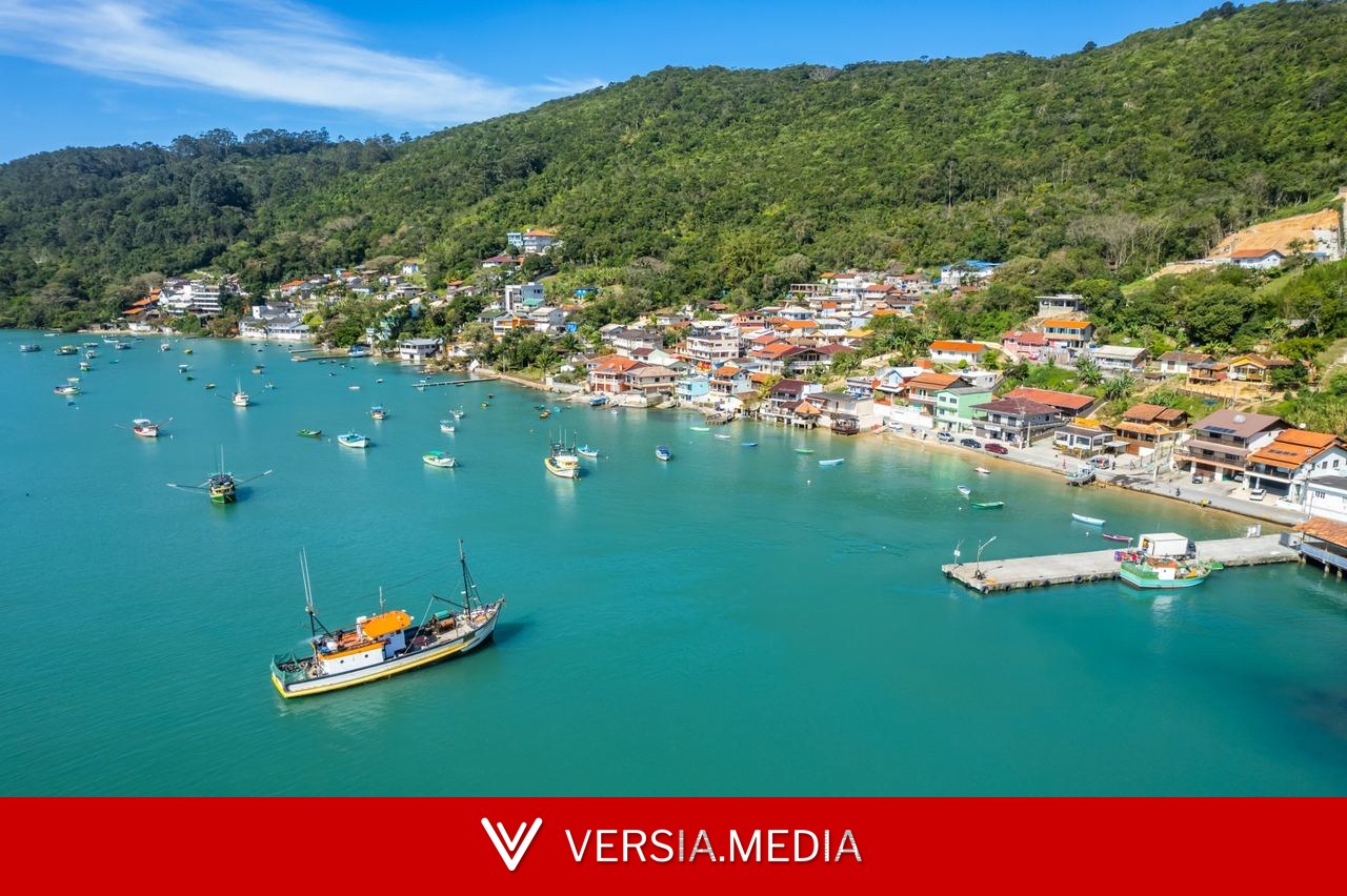 Vila de tradição pesqueira e gastronomia com frutos do mar em SC é finalista de selo da ONU Turismo