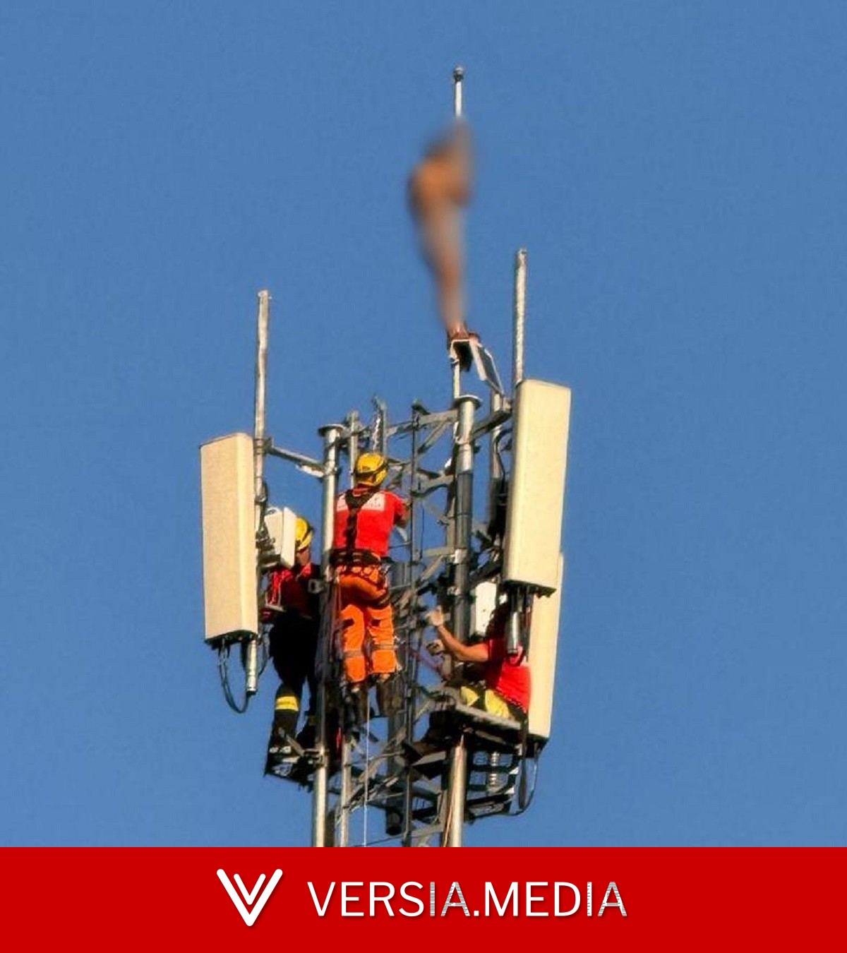 VÍDEO: Homem é resgatado após permanecer sete horas no topo de torre de 40 metros em MG