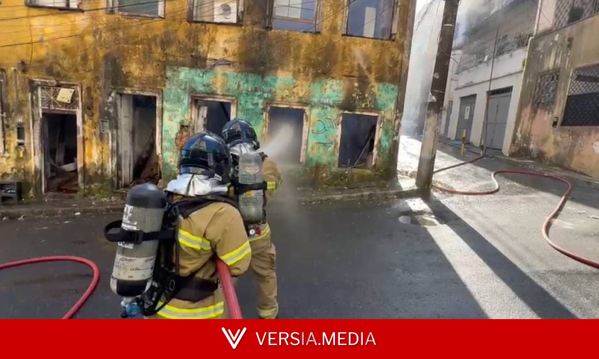 Incêndio atinge casarão abandonado no centro de Salvador