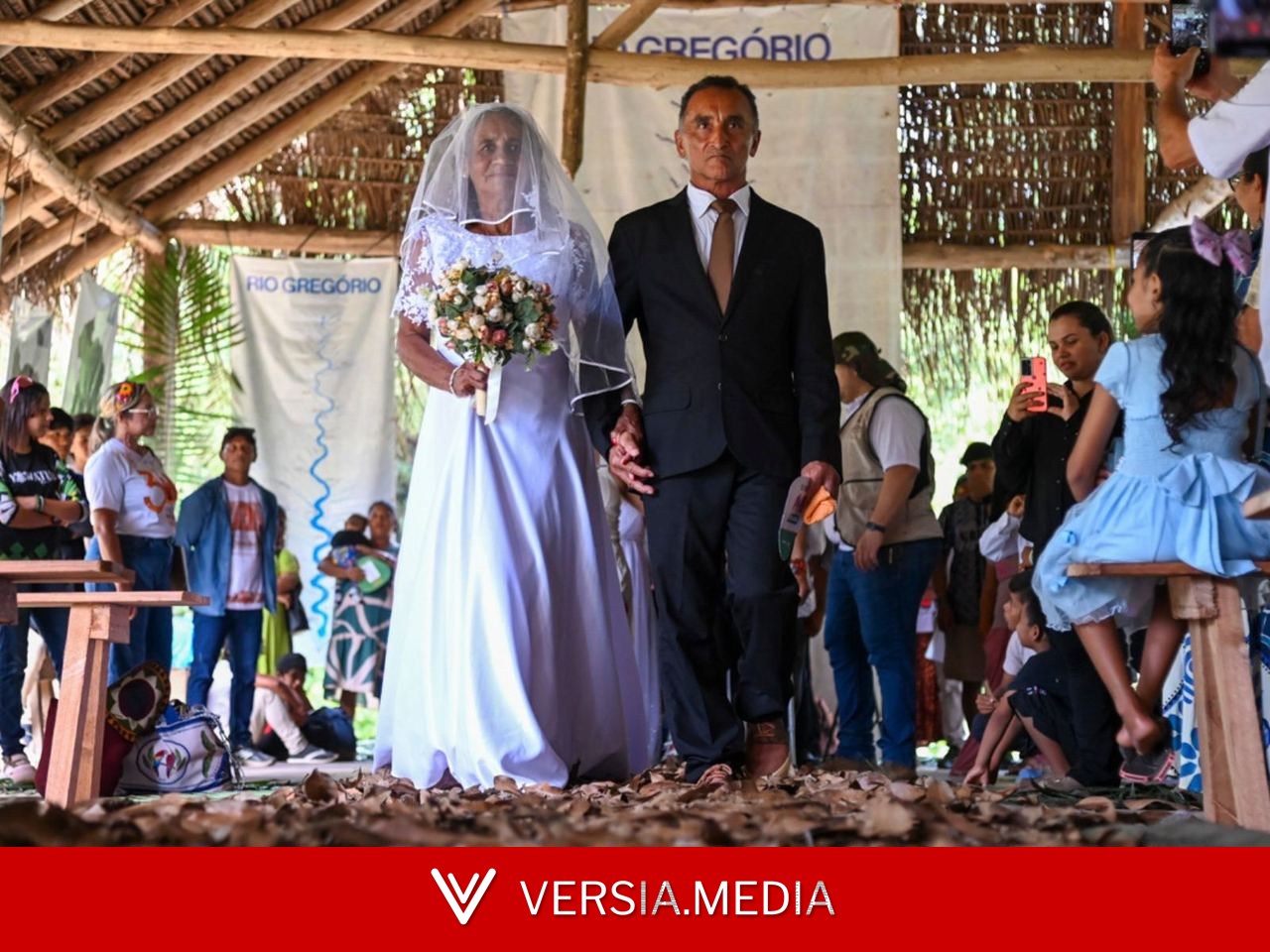 Casal ribeirinho oficializa união na mesma cerimônia que os três filhos no Acre: 'Sonho'