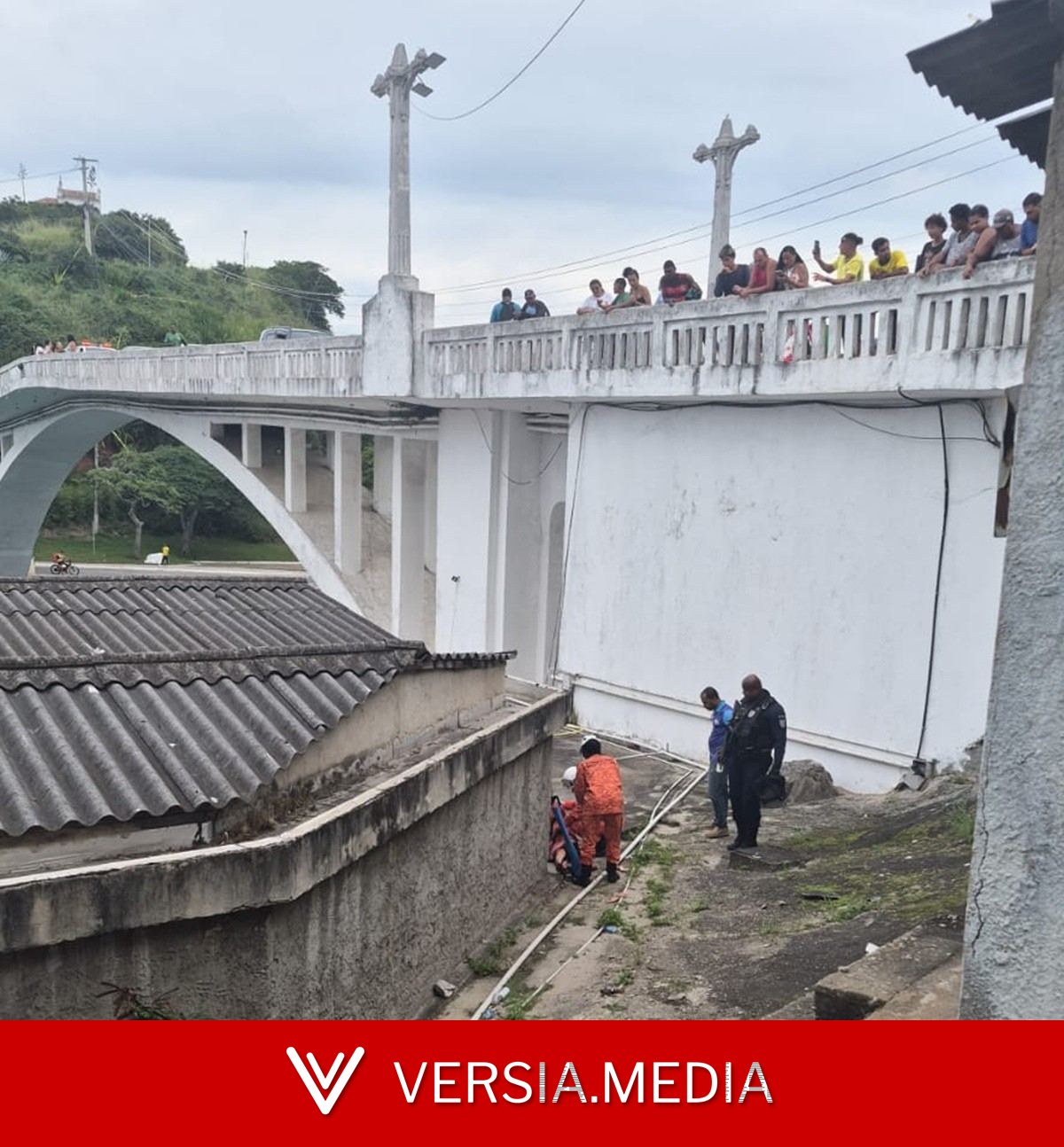 Após furto em loja, mulher pula de ponte durante fuga em Cabo Frio — Real Estate | Versia.media