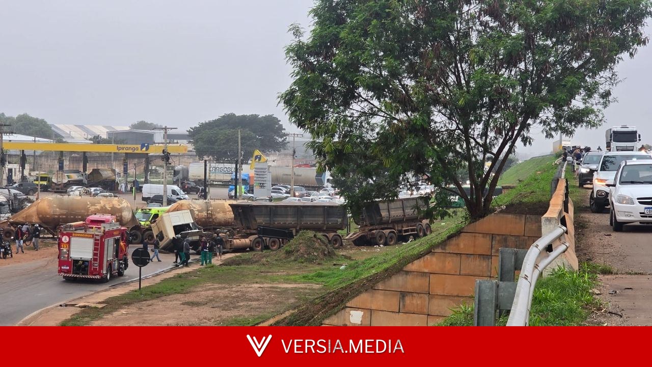Carretas caem de viaduto em Cuiabá