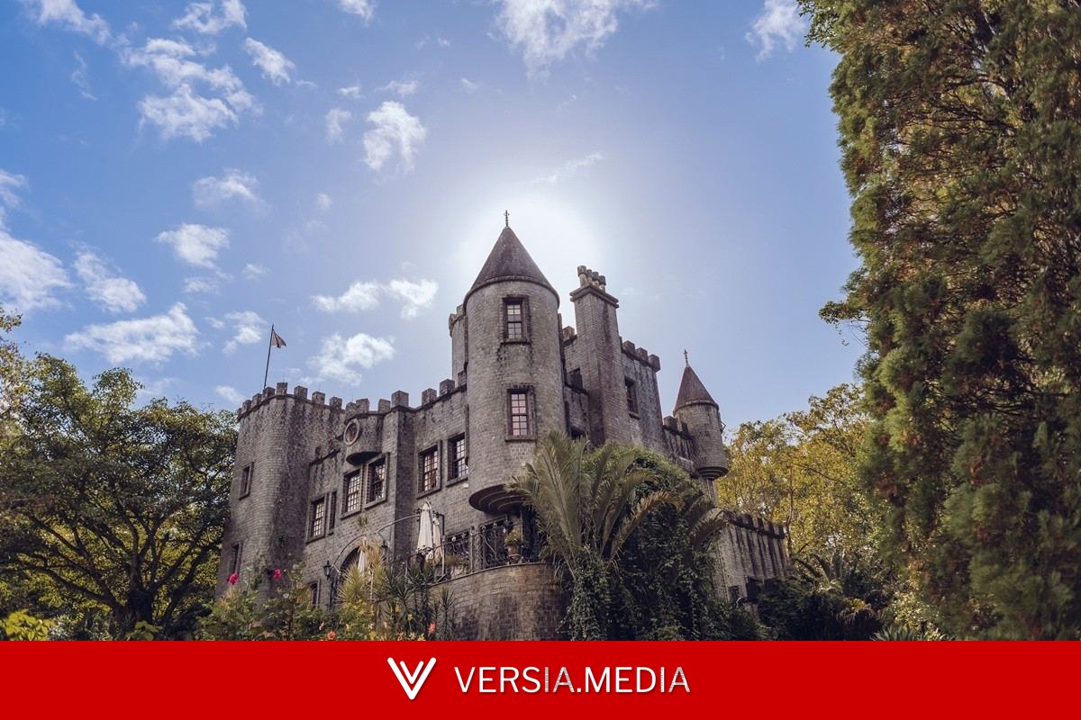 Casal dividido entre Brasil e Escócia constrói castelo em SC decorado com gaita de fole e tecido tartã